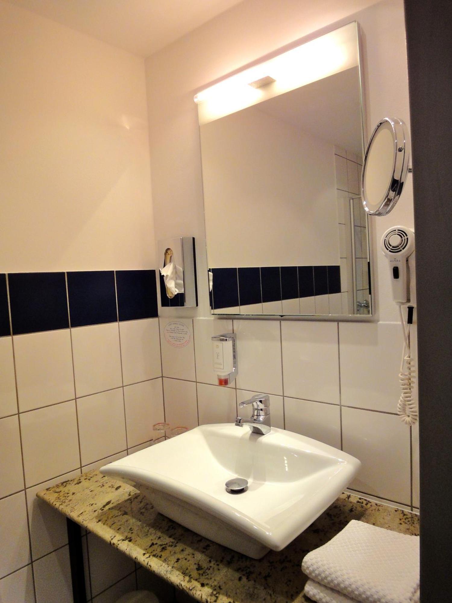 Hotel Scheidberg Wallerfangen Екстериор снимка