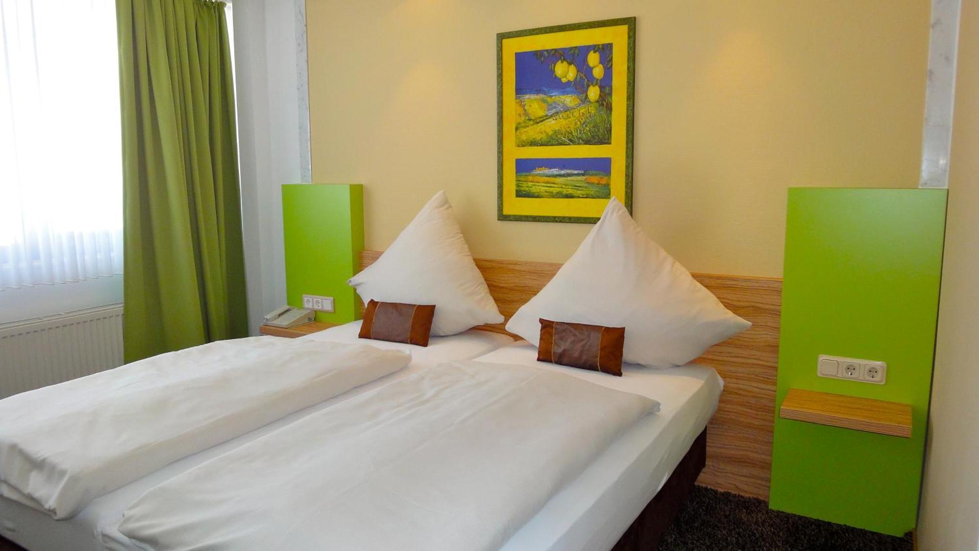 Hotel Scheidberg Wallerfangen Екстериор снимка