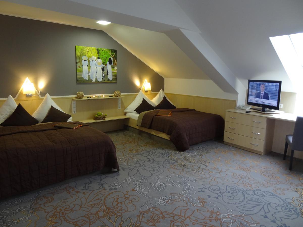 Hotel Scheidberg Wallerfangen Екстериор снимка